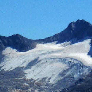 4.diena - sniegainas virsotnes, bet ārā nežēlīgs karstums